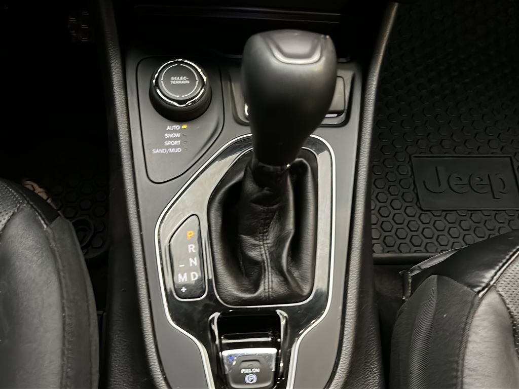 Used 2019 Jeep Cherokee Limited AWD/4WD image 29