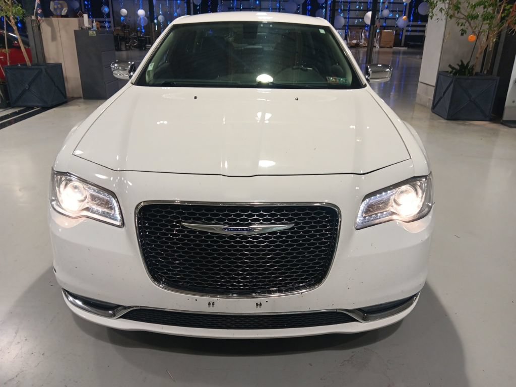 Used 2019 Chrysler 300 Limited RWD image 9