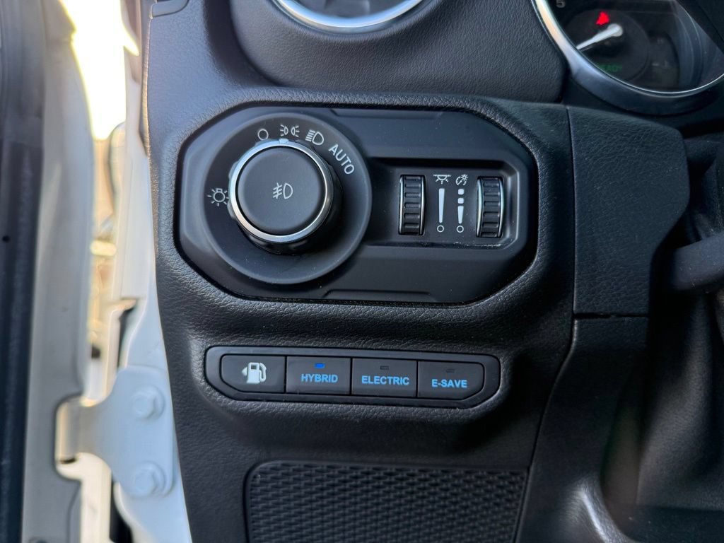 Used 2021 Jeep Wrangler Unlimited Sahara w/ Cold Weather Group AWD/4WD image 28