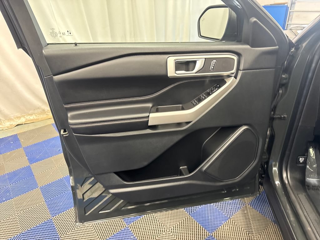 Certified 2022 Ford Explorer XLT w/ Equipment Group 202A AWD/4WD image 11