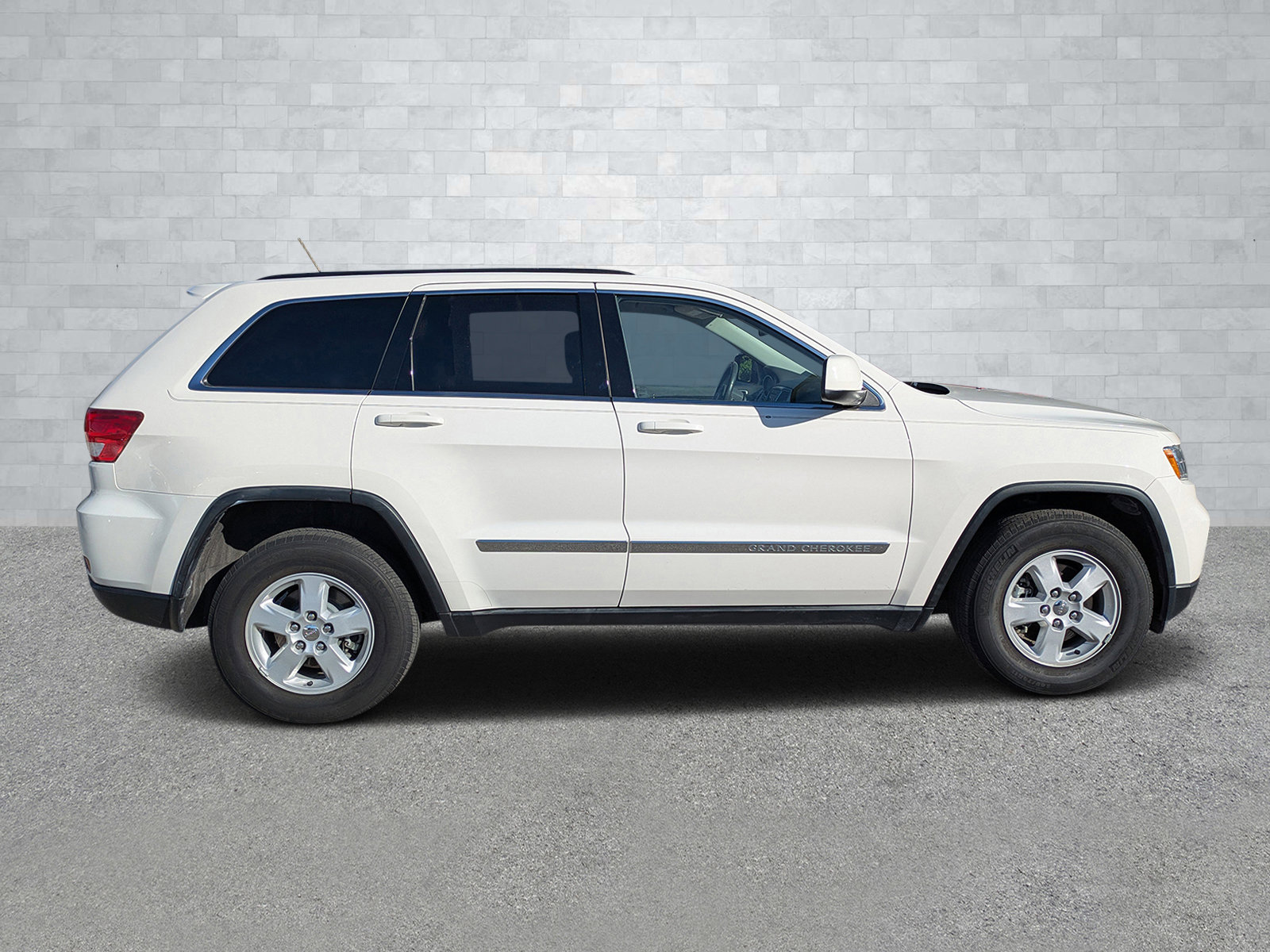 Used 2012 Jeep Grand Cherokee Laredo image 4