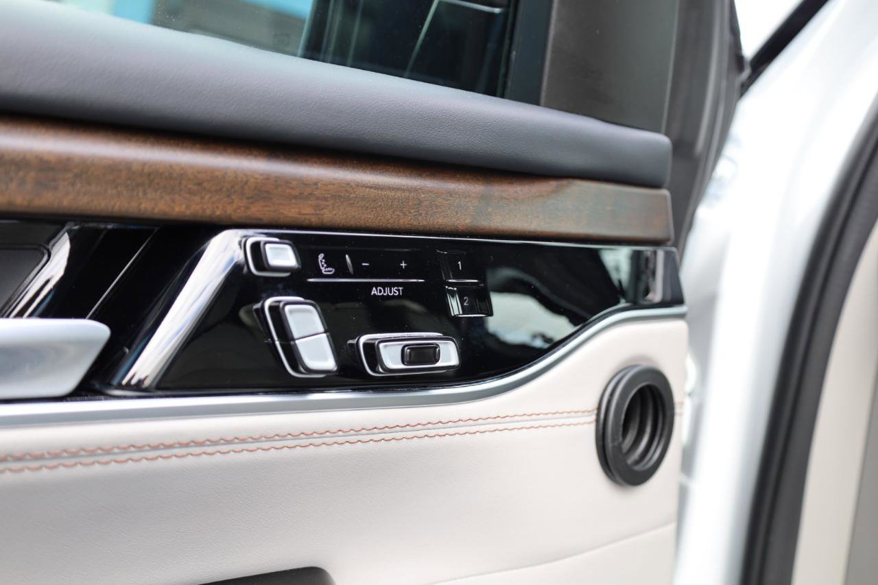 Used 2023 Jeep Grand Wagoneer 4WD image 5