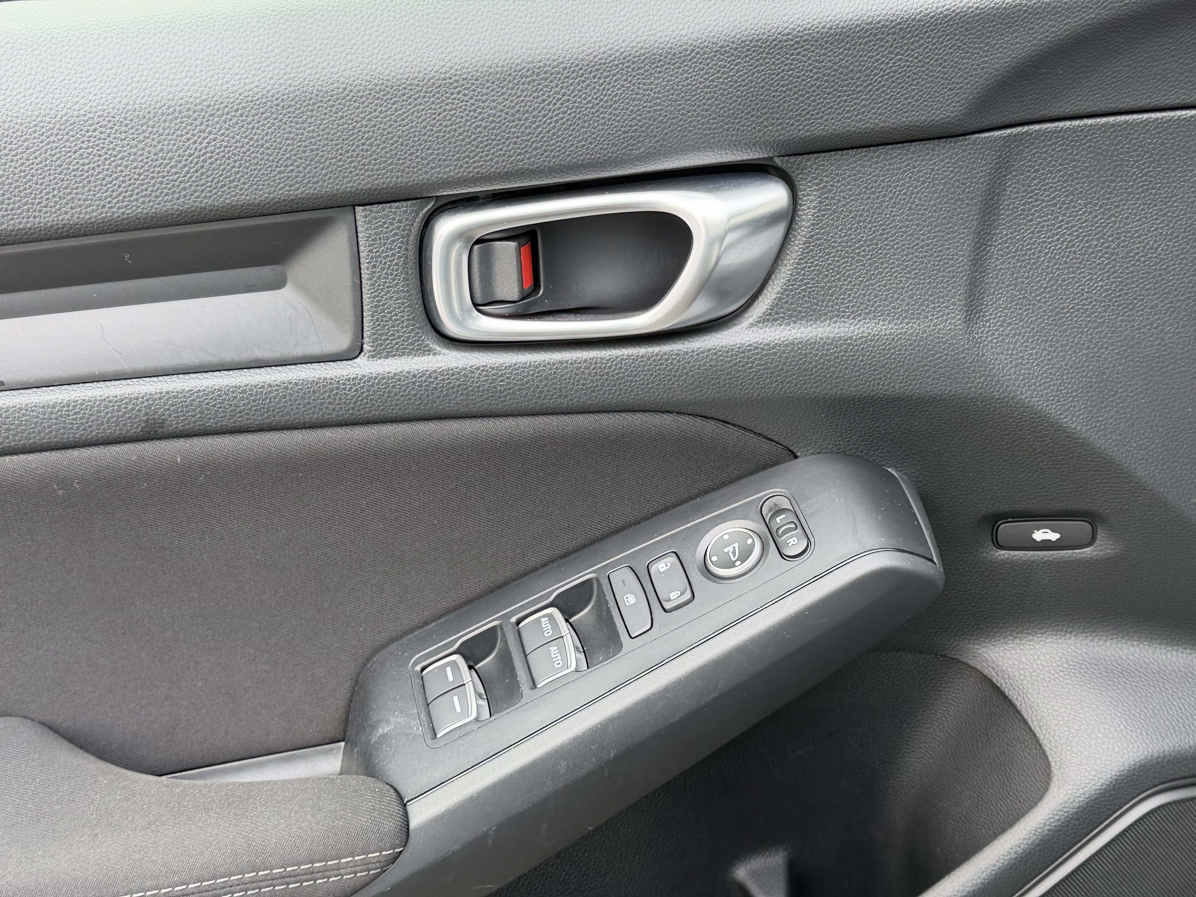 Used 2023 Honda Civic Sport image 8