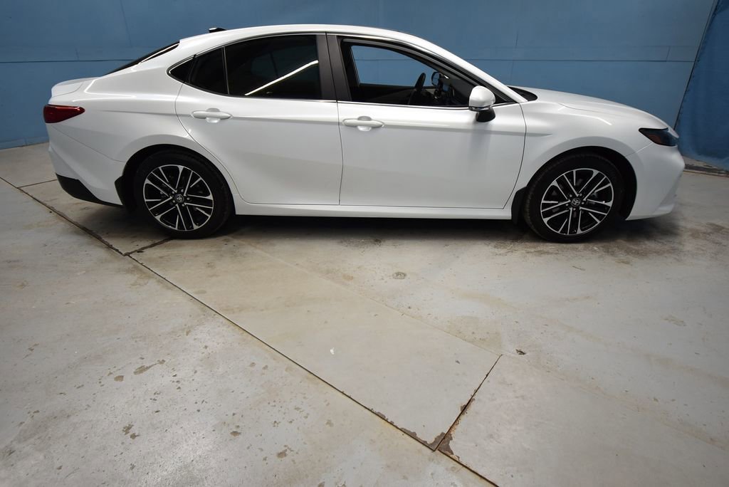 Used 2025 Toyota Camry XLE AWD/4WD image 35