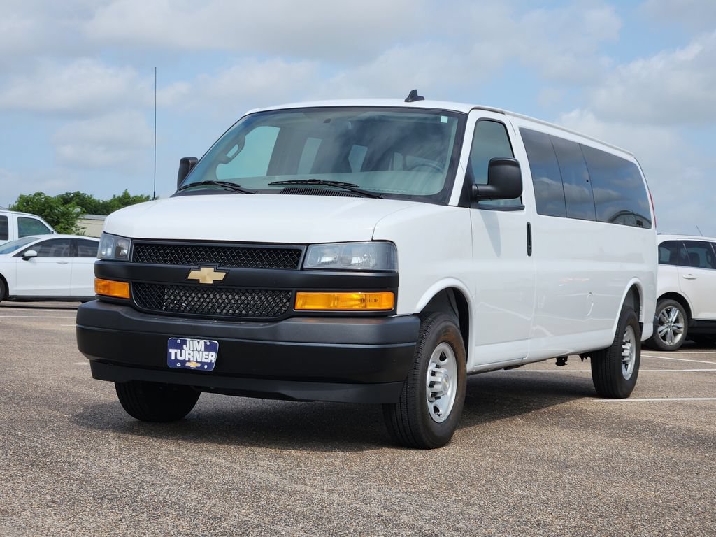 Used 2025 Chevrolet Express 3500 LS RWD image 3
