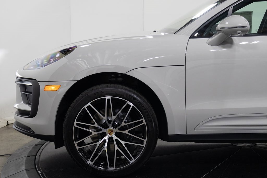Used 2025 Porsche Macan image 21