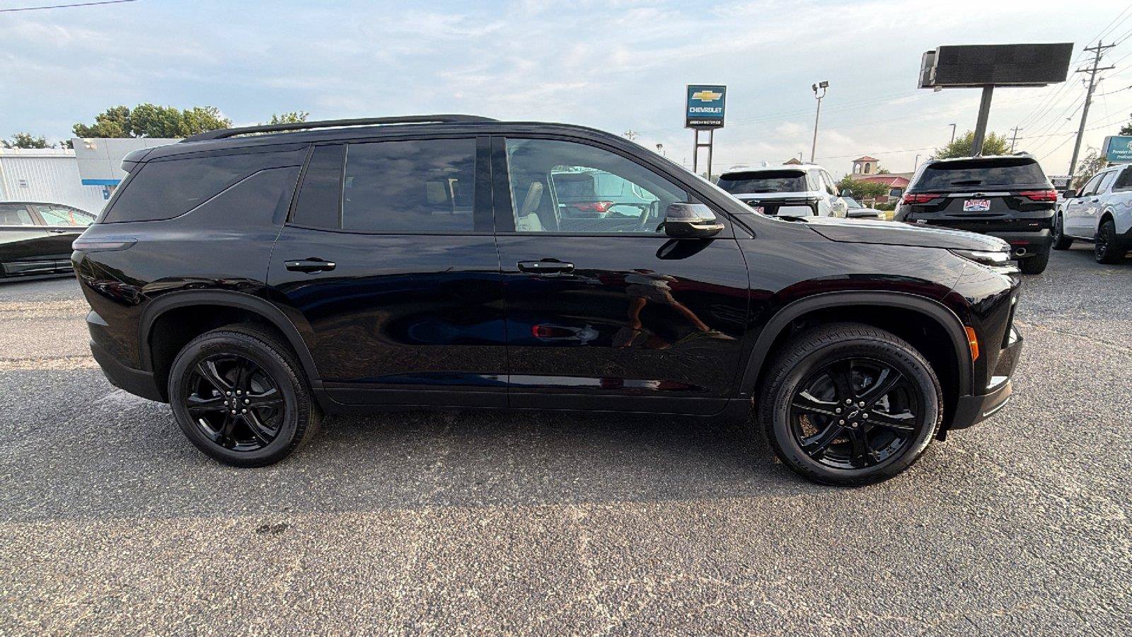 New 2027 Chevrolet Traverse LT w/ Midnight/Sport Edition FWD image 7