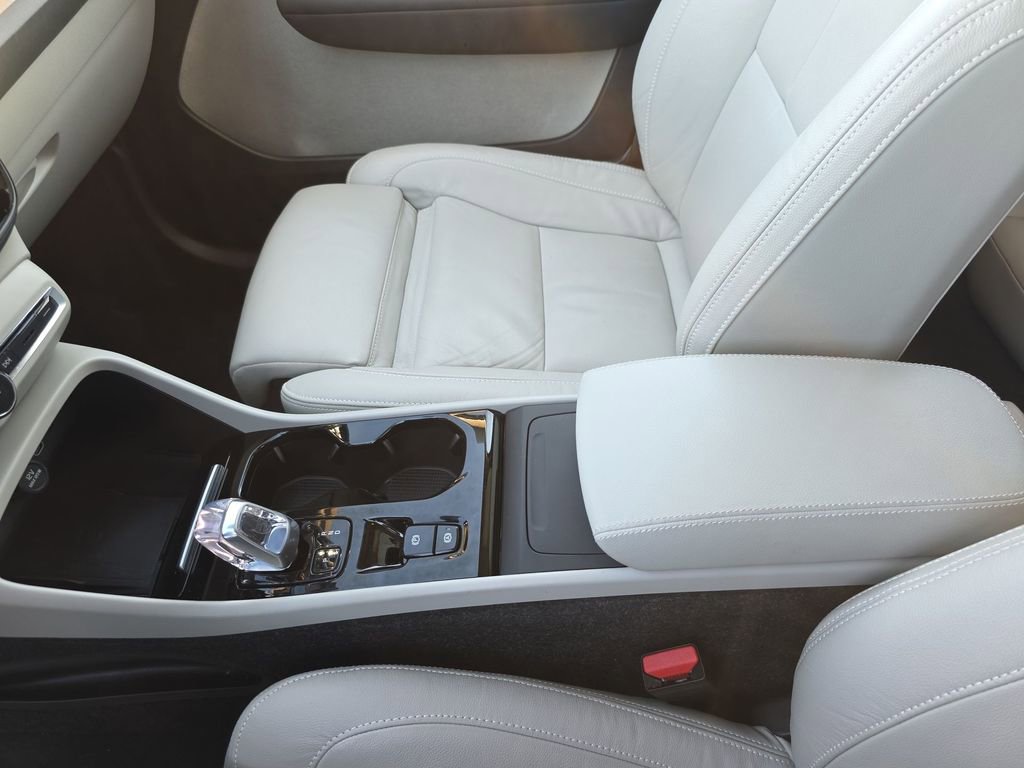 Certified 2023 Volvo XC40 B5 Plus w/ Driver Assist Package image 29