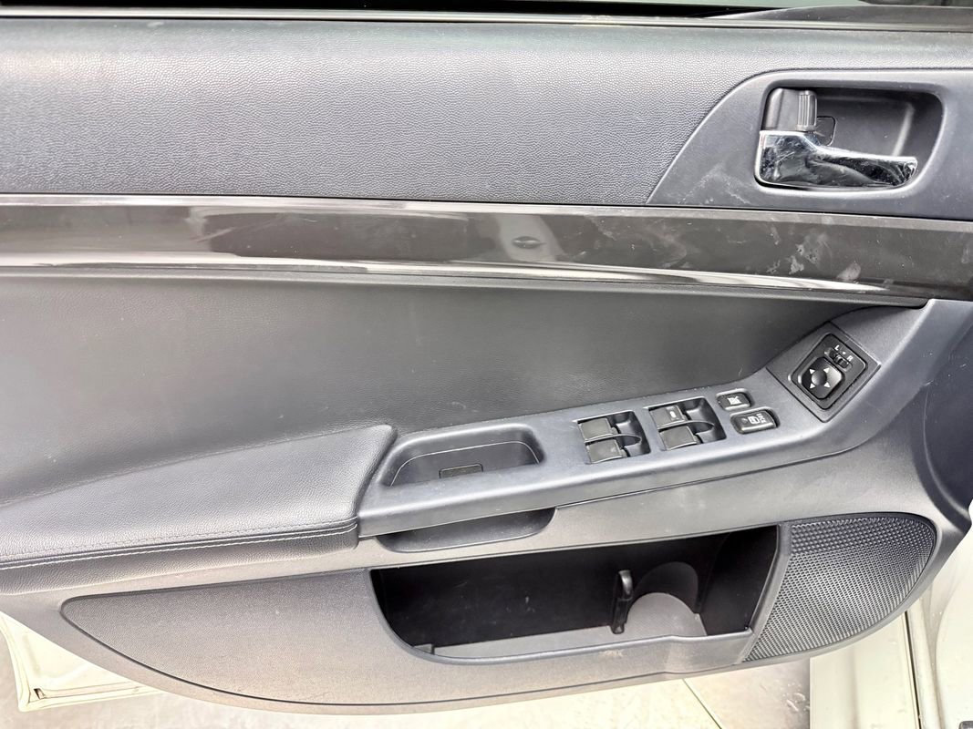 Used 2010 Mitsubishi Lancer Evolution MR Touring image 15