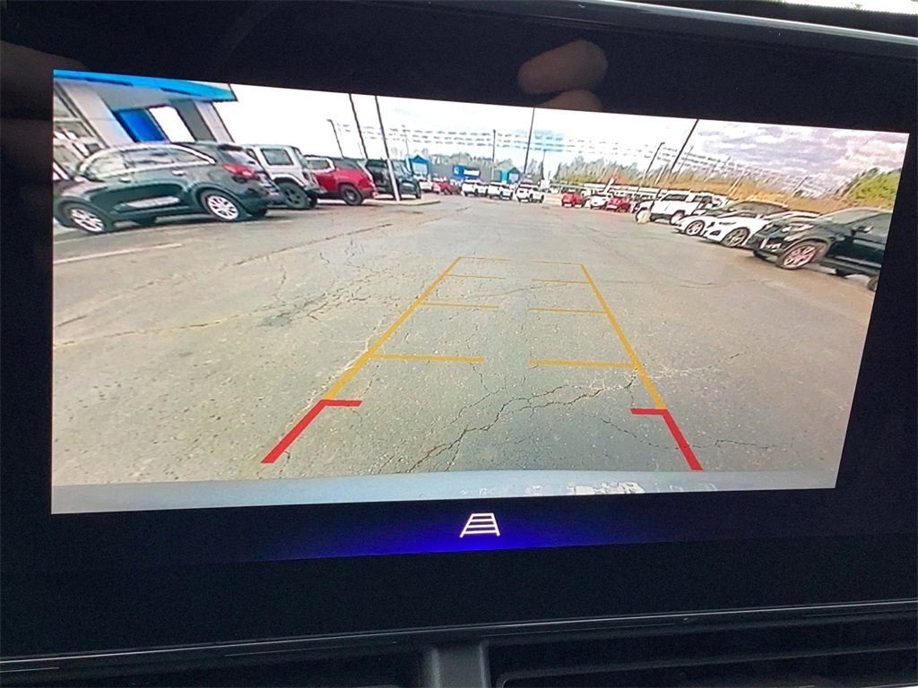 Used 2024 Chevrolet Trax LT w/ LT Convenience Package image 31