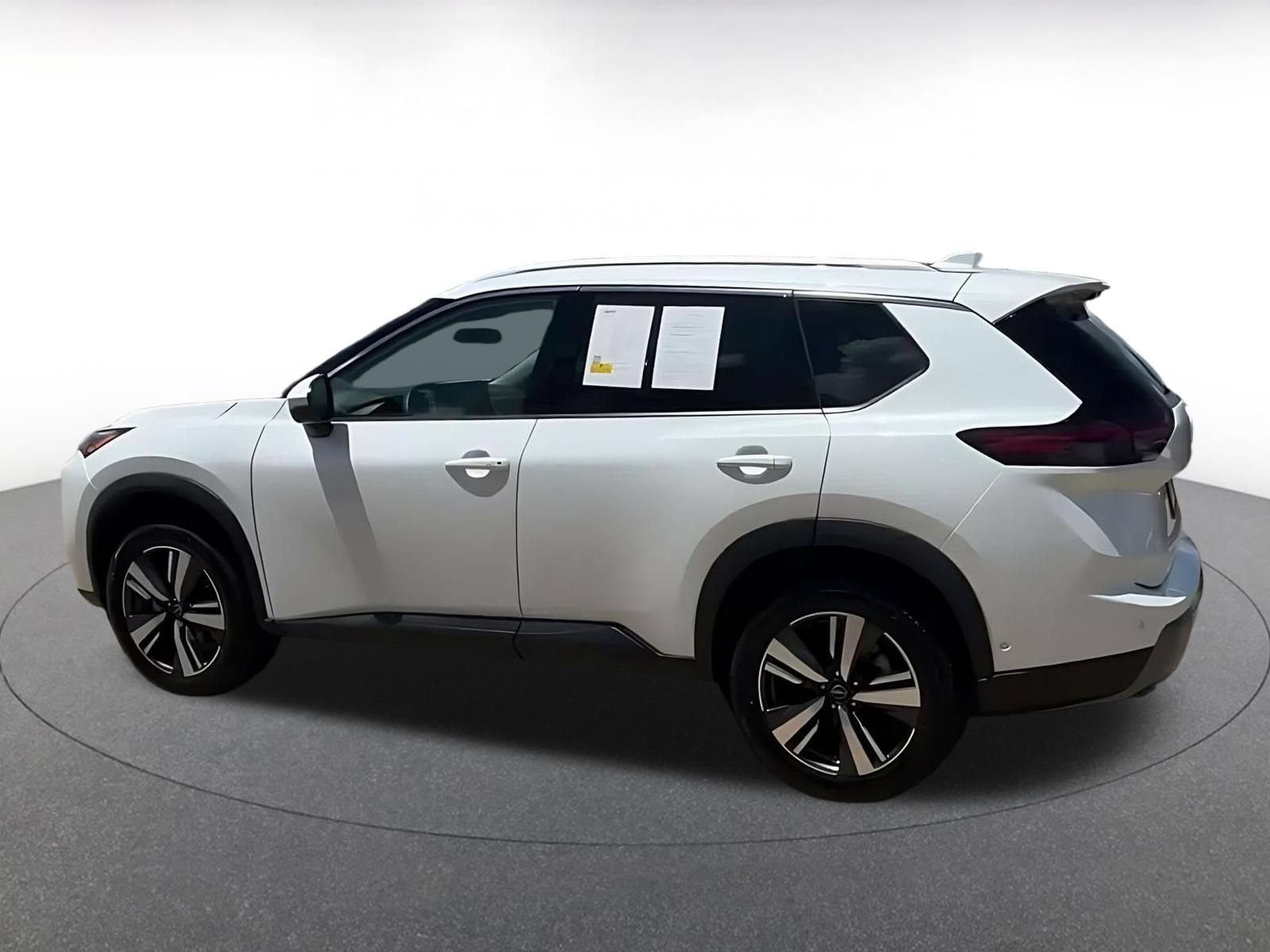 Used 2026 Nissan Rogue SL FWD image 9