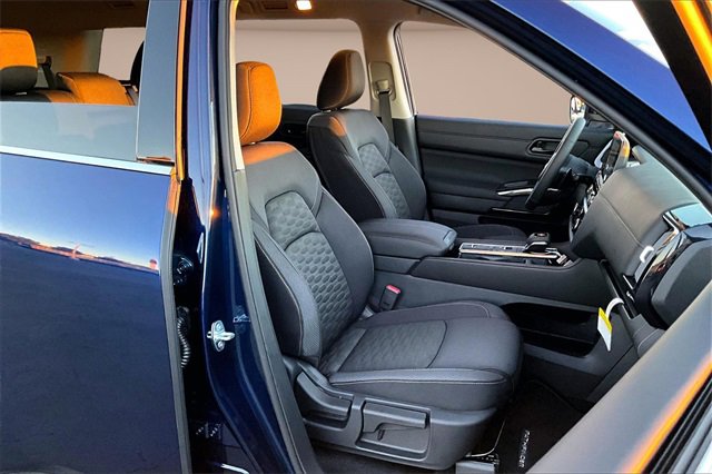 New 2025 Nissan Pathfinder SV image 10