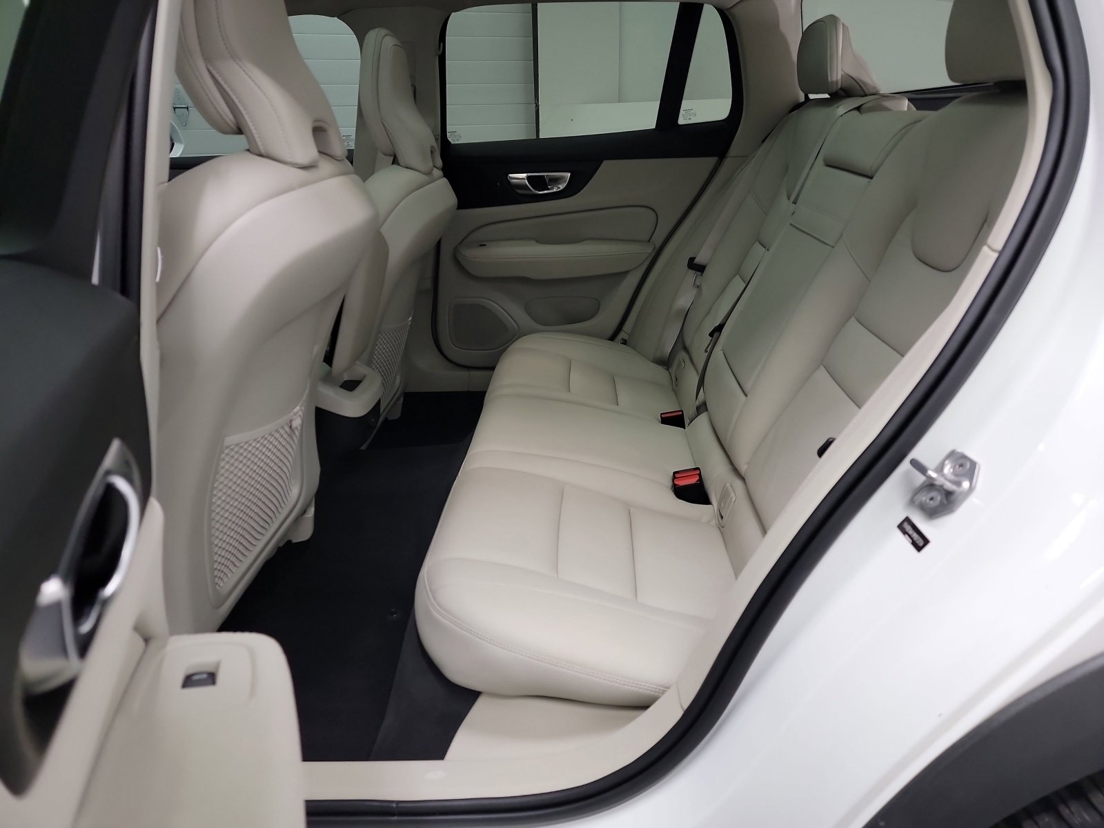 Used 2021 Volvo V60 T5 Cross Country image 28