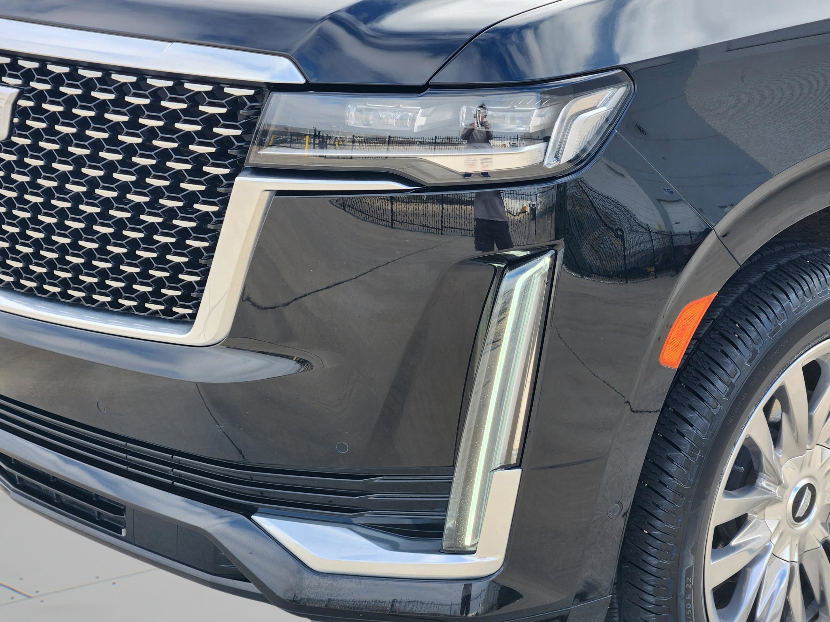 Used 2021 Cadillac Escalade Premium Luxury AWD/4WD image 38