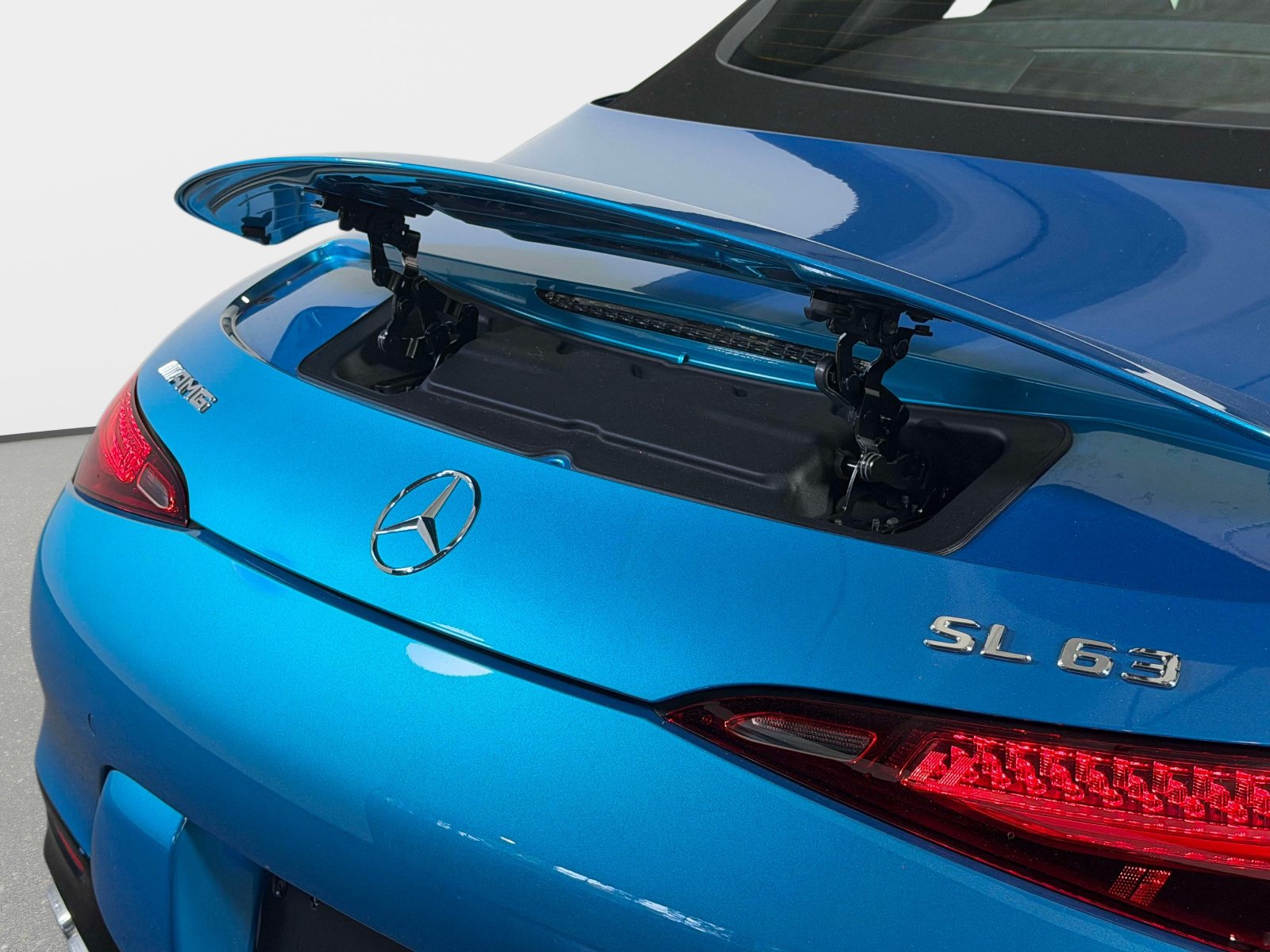 Used 2025 Mercedes-Benz SL 63 AMG 4MATIC w/ AMG Aerodynamics Package image 19