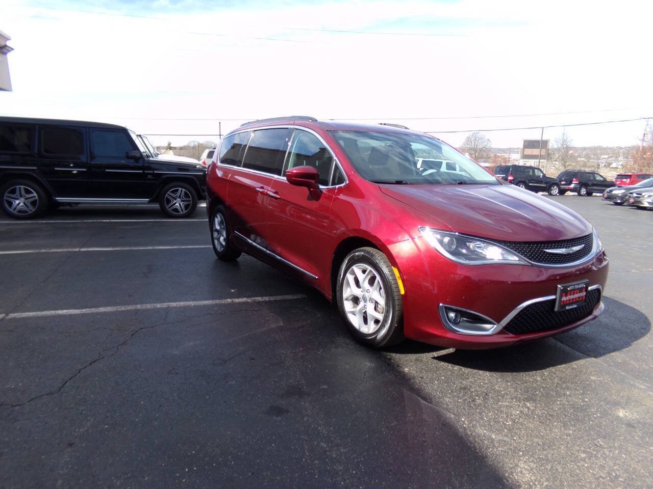 Used 2017 Chrysler Pacifica Touring-L w/ Tire & Wheel Group FWD image 5