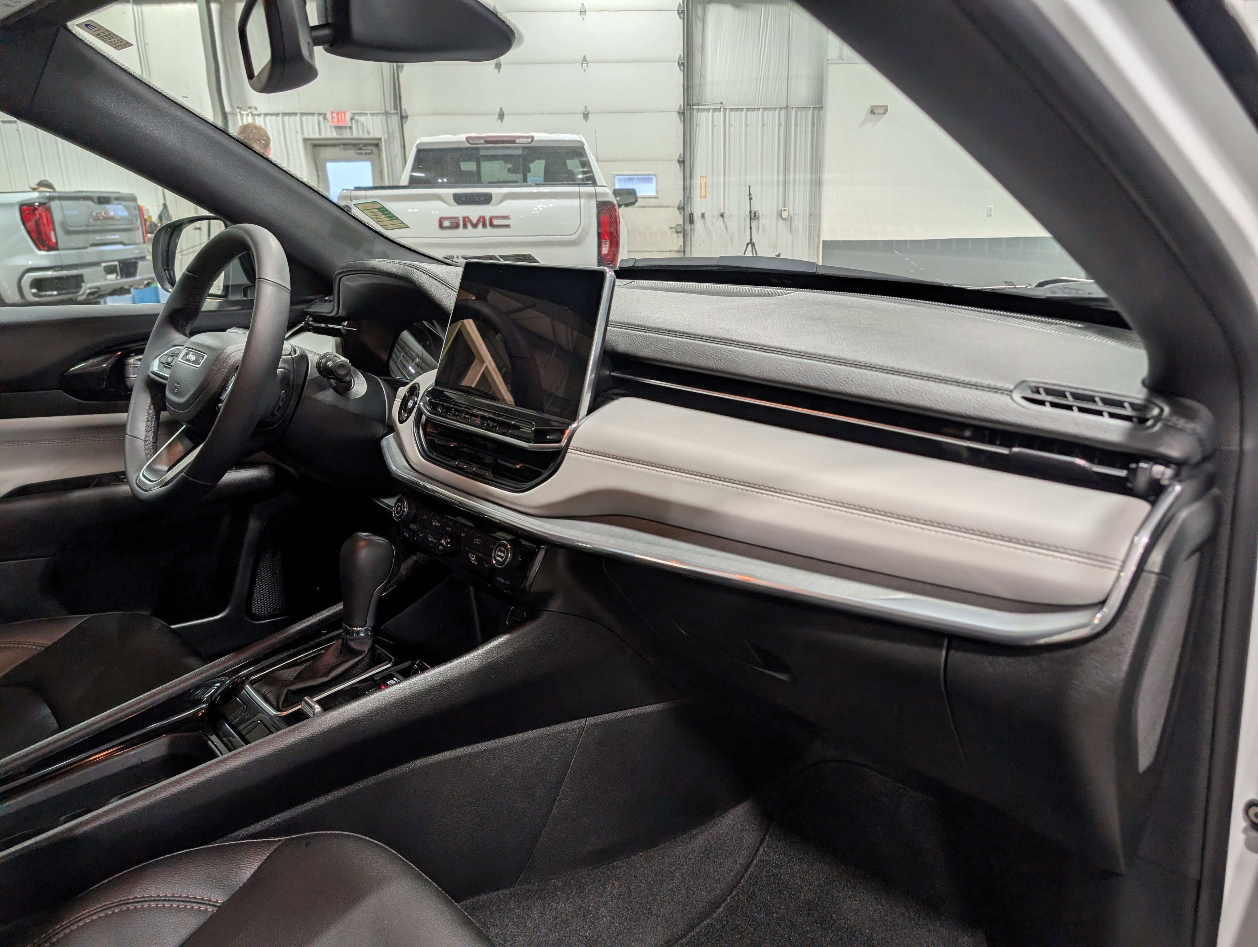 Used 2023 Jeep Compass Limited w/ Sun and Sound Group image 16