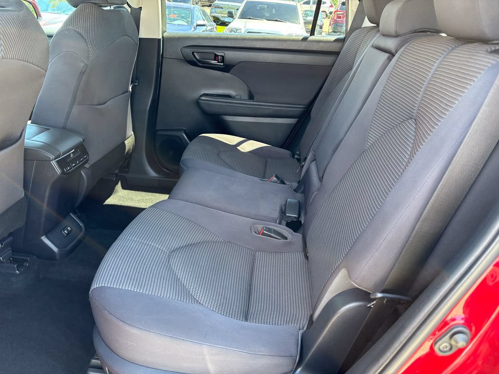 Used 2020 Toyota Highlander LE AWD/4WD image 48