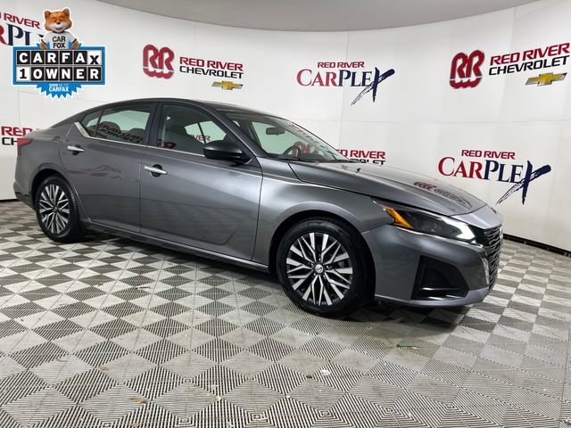 Used 2024 Nissan Altima 2.5 SV image 1