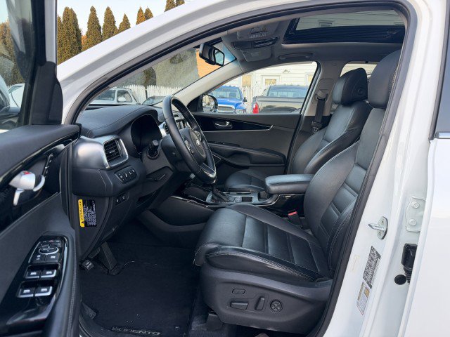 Used 2017 Kia Sorento SX image 9