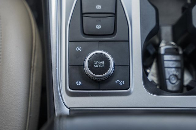 Used 2020 Ford Explorer Limited image 32