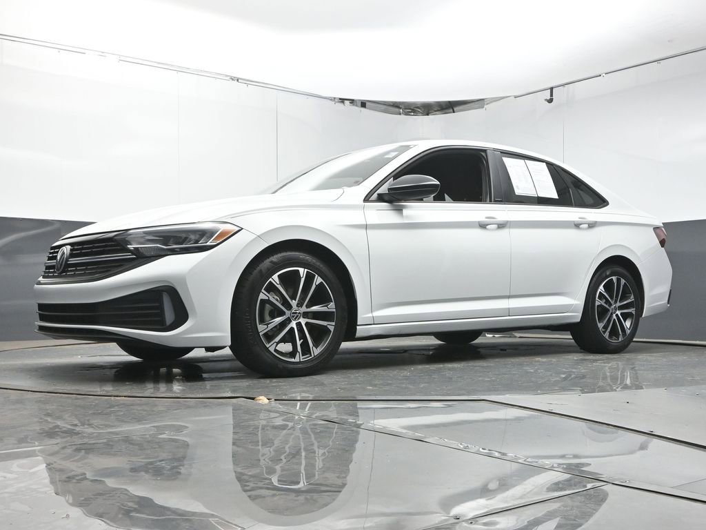 Used 2023 Volkswagen Jetta Sport image 32