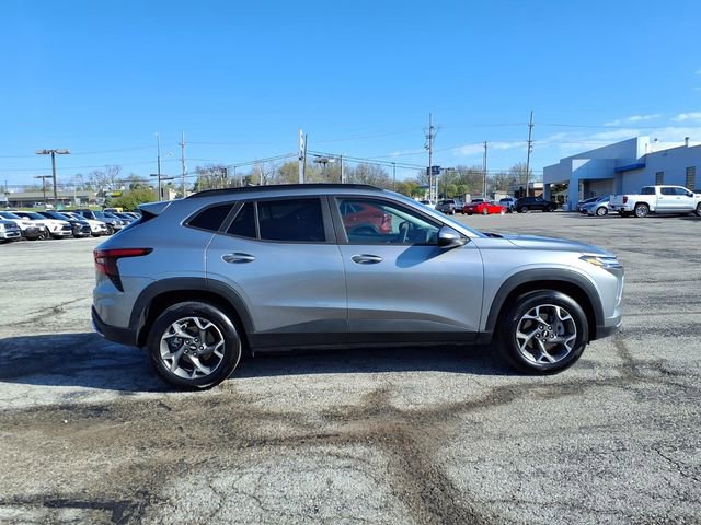 Used 2025 Chevrolet Trax LT w/ LT Convenience Package FWD image 14