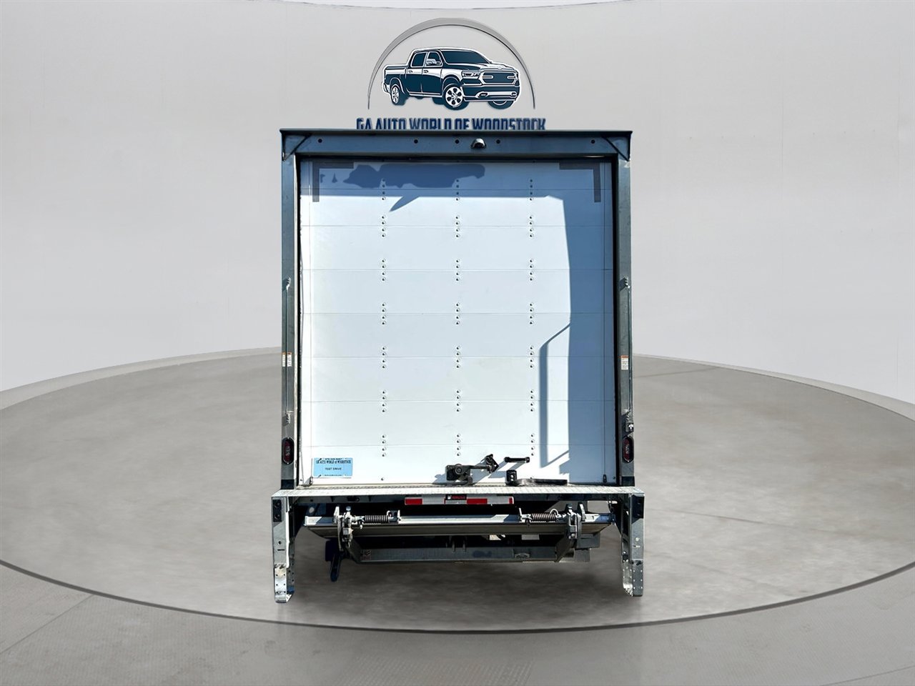 Used 2023 Chevrolet Low Cab Forward 5500XD image 4