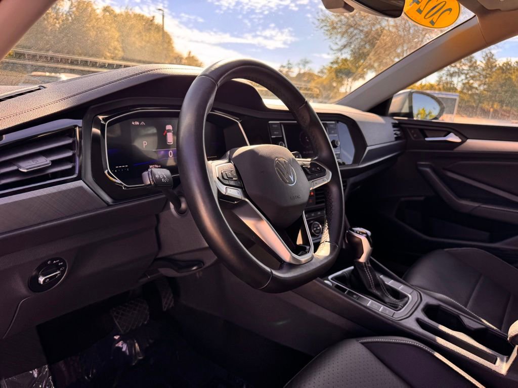 Used 2024 Volkswagen Jetta SE FWD image 33