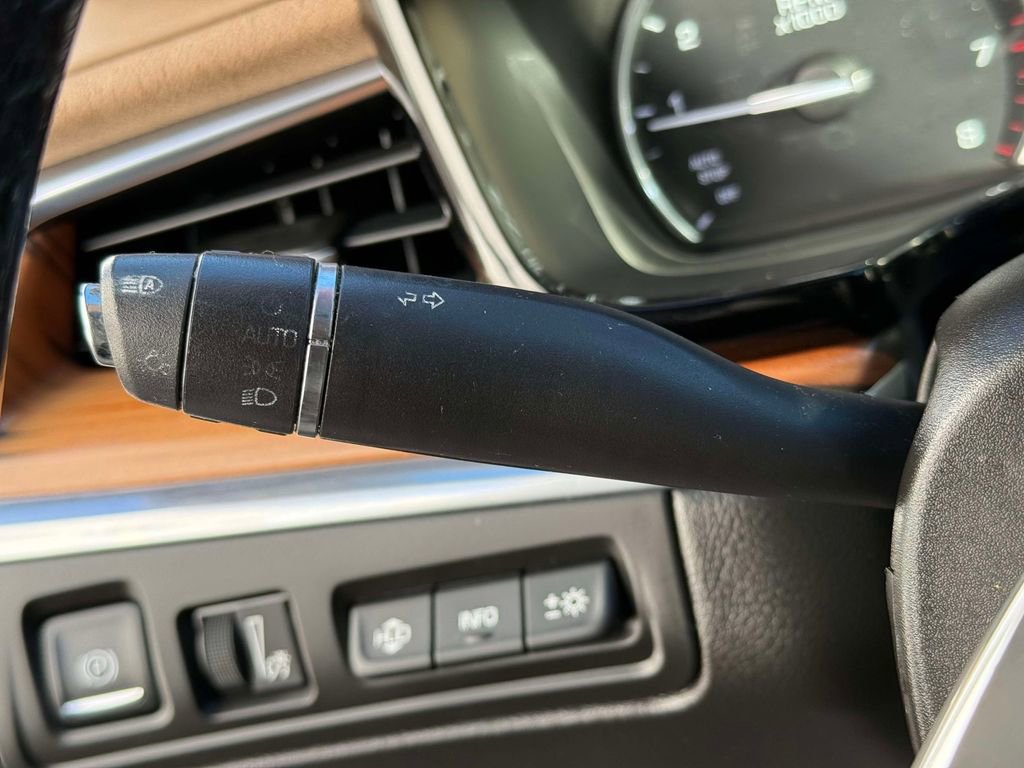 Used 2018 Cadillac XT5 Platinum image 29