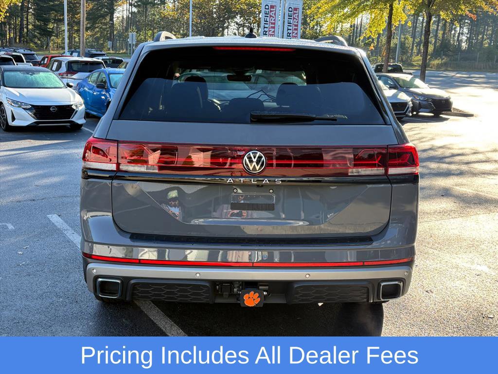 Used 2025 Volkswagen Atlas Peak Edition SE AWD/4WD image 5