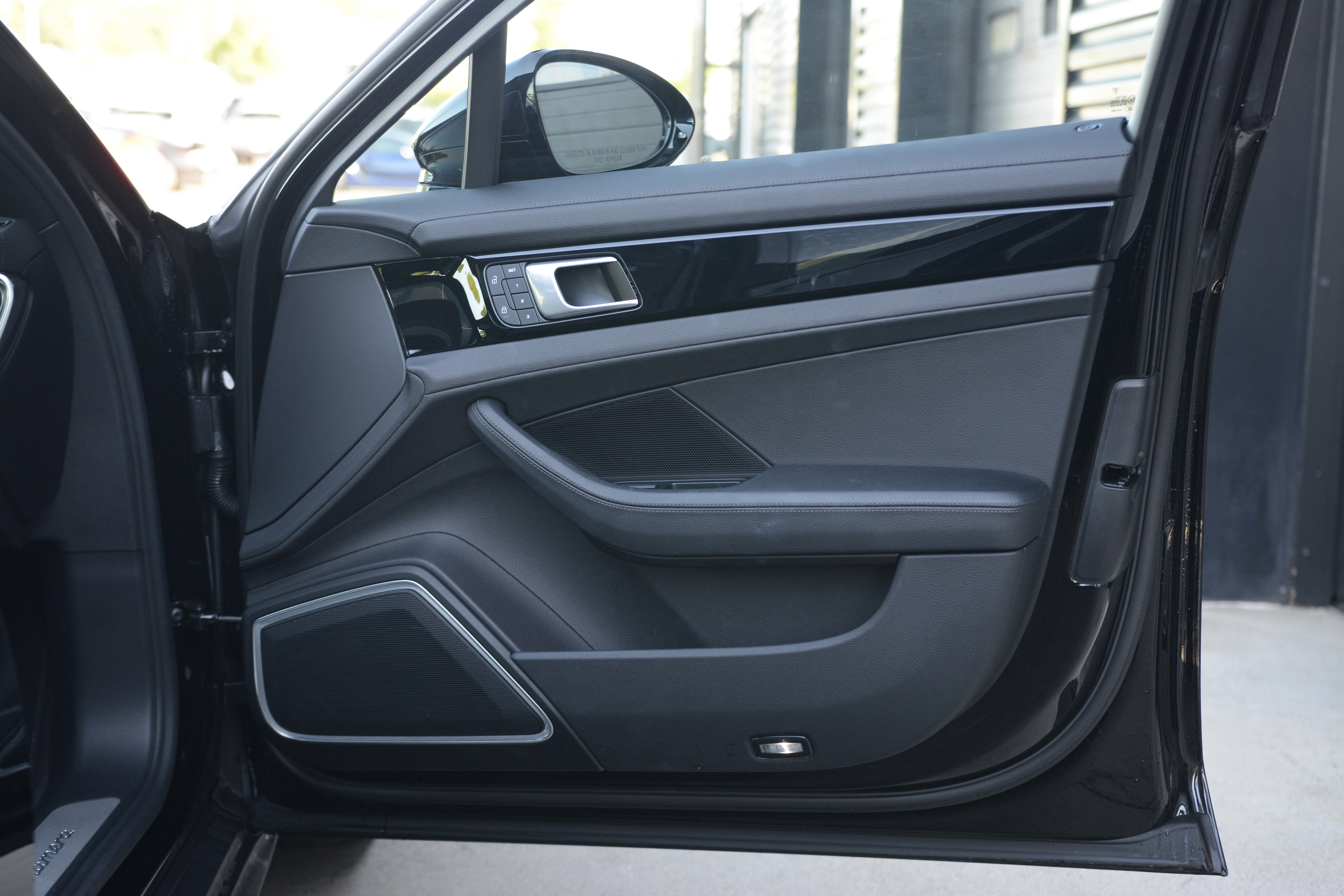 Certified 2023 Porsche Panamera image 26
