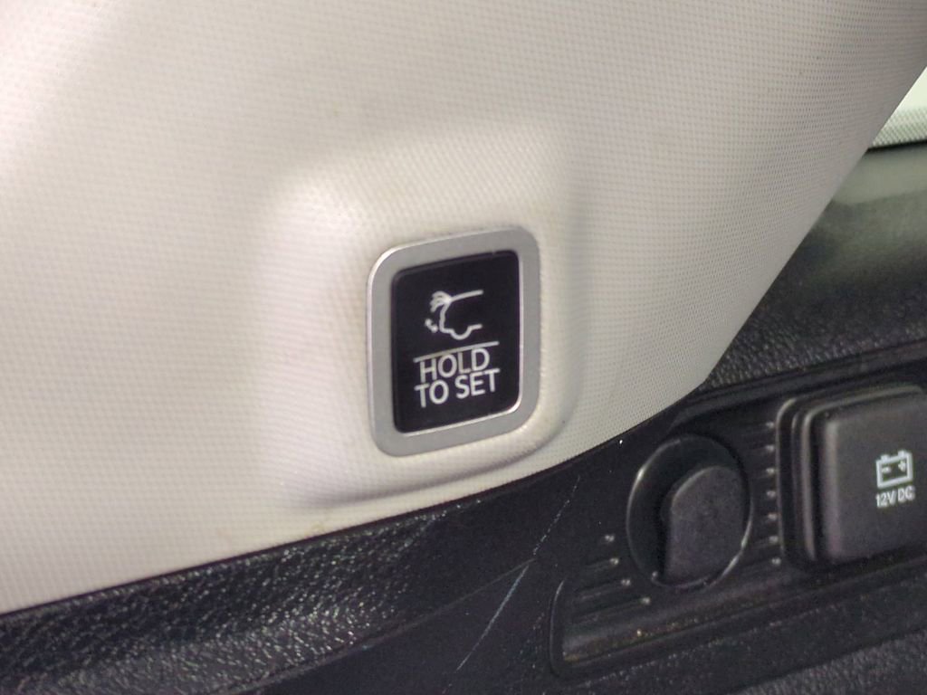 Used 2023 Jeep Grand Cherokee Limited w/ Luxury Tech Group II AWD/4WD image 15