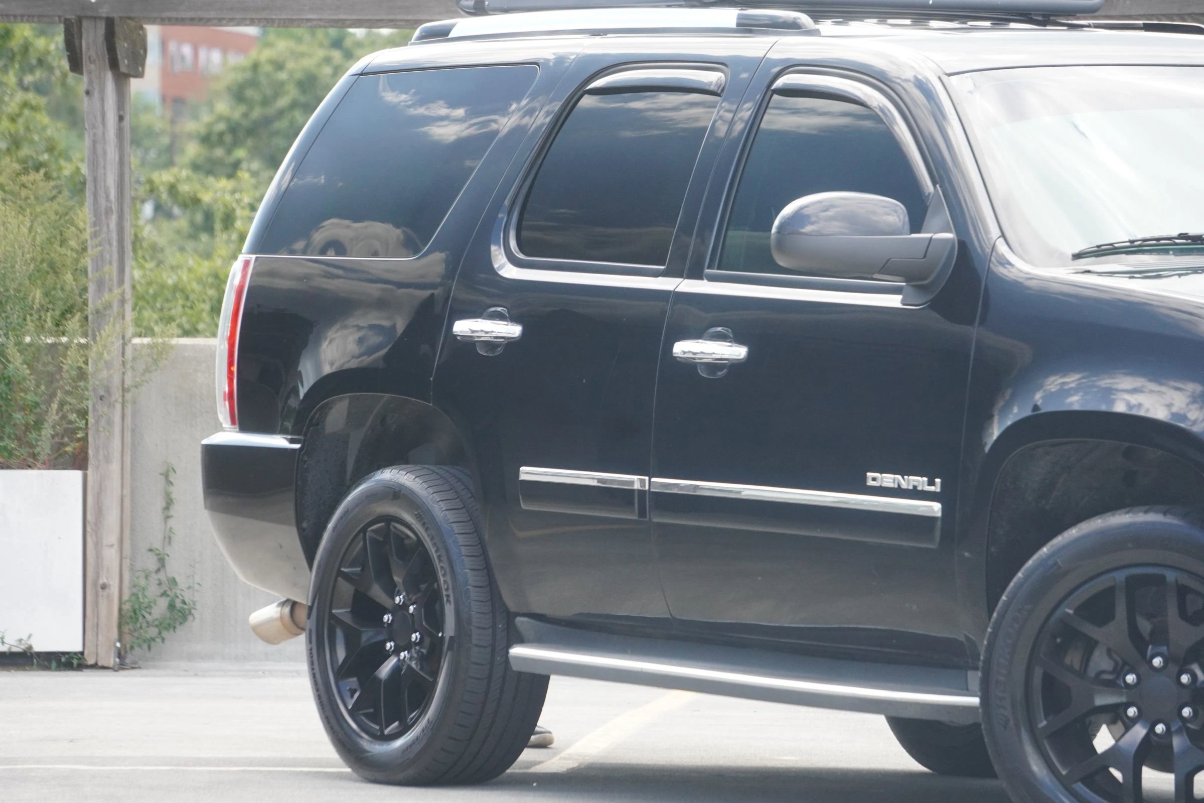 Used 2012 GMC Yukon Denali image 20