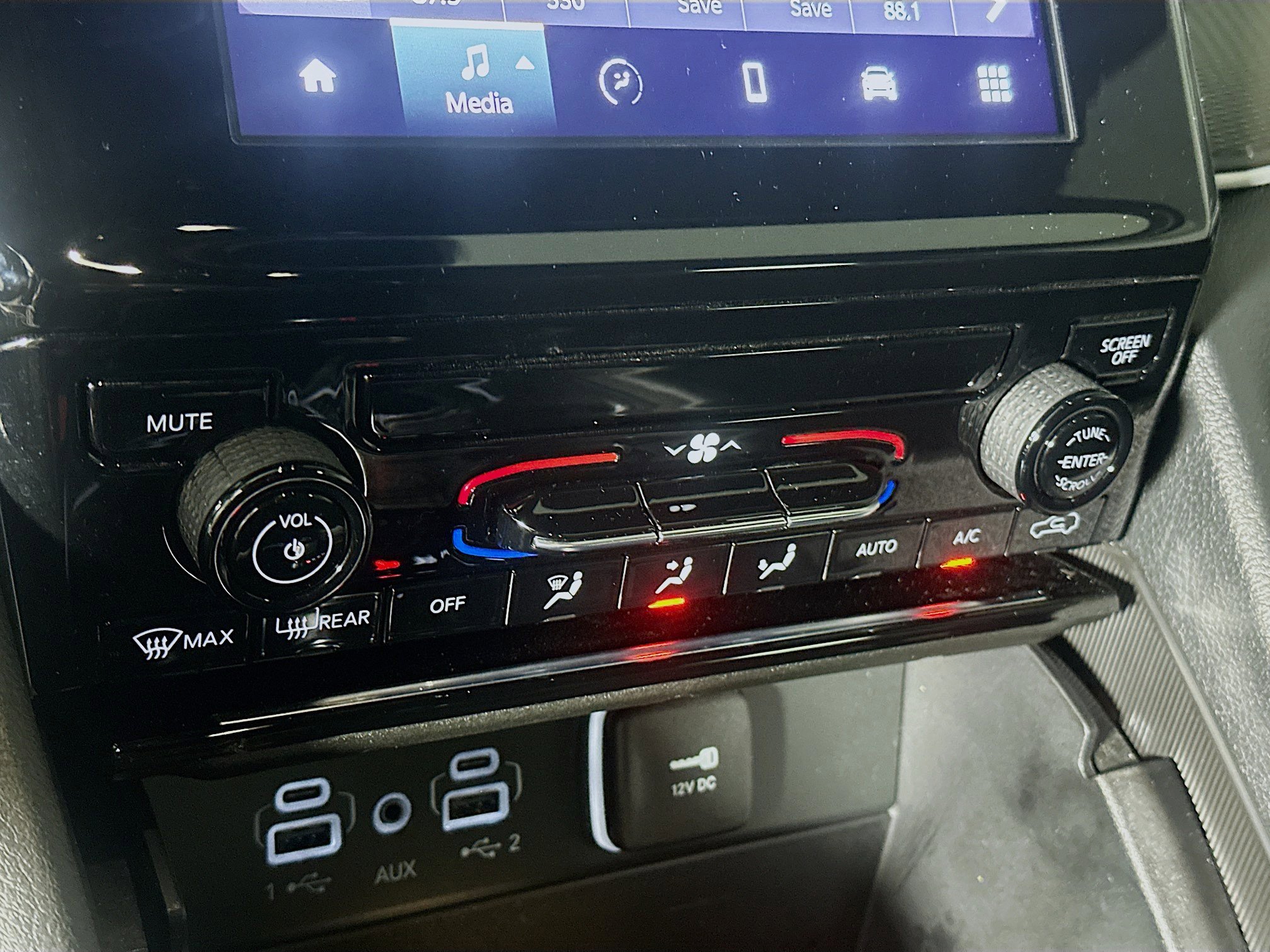 Used 2024 Jeep Grand Cherokee Laredo X image 23