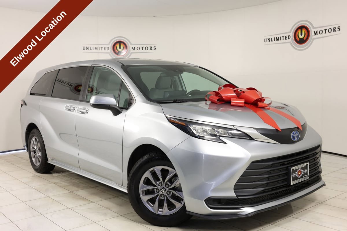Used 2022 Toyota Sienna LE FWD image 1
