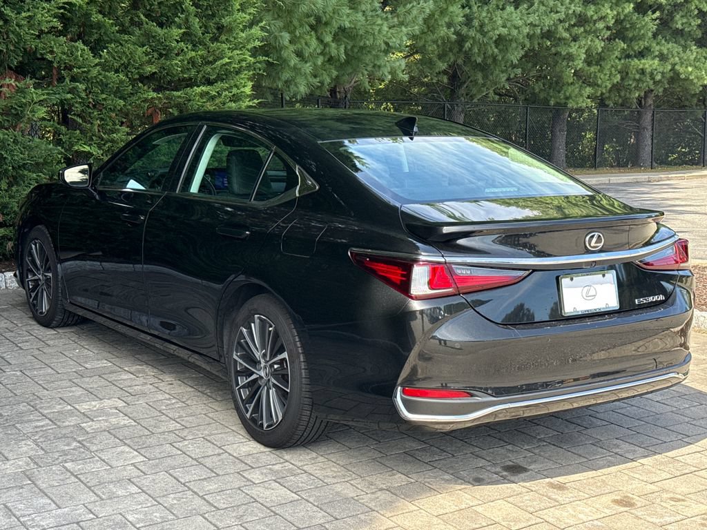 Used 2023 Lexus ES 300h w/ Premium Package FWD image 8
