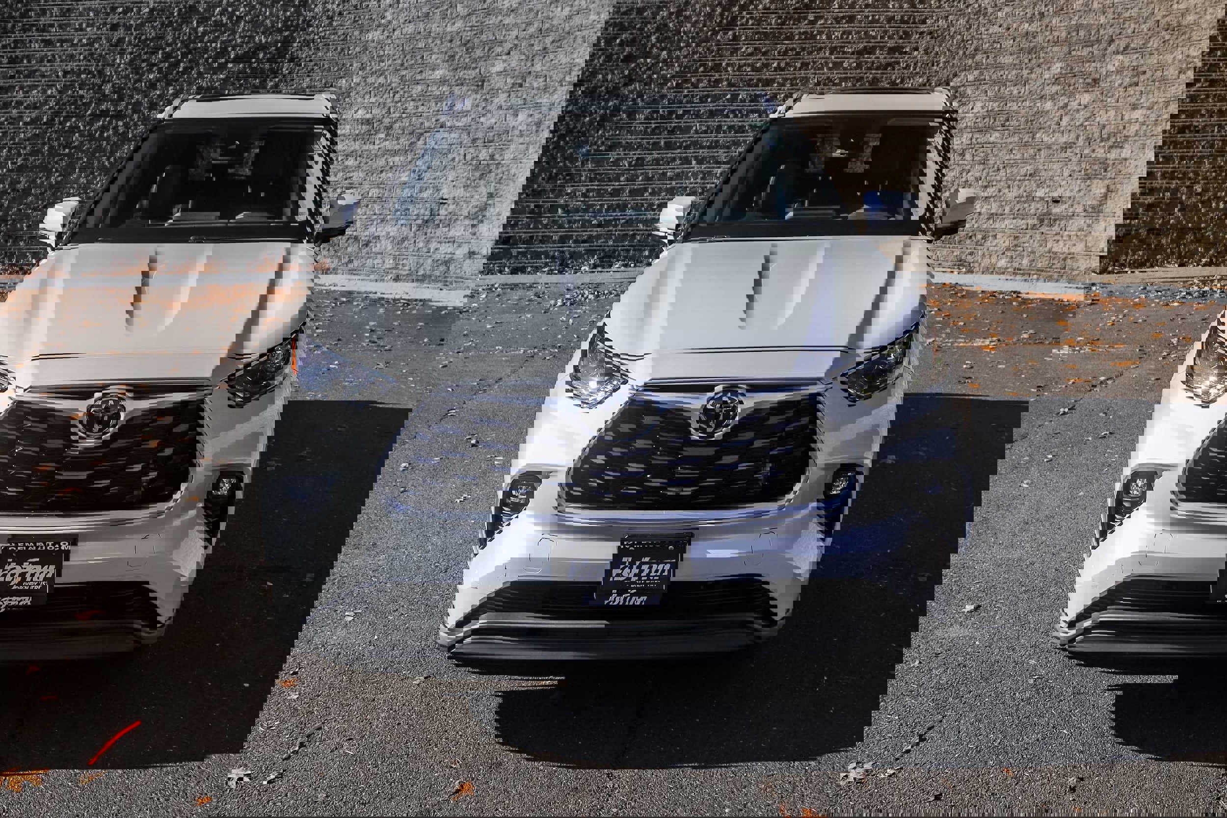 Used 2022 Toyota Highlander XLE image 3