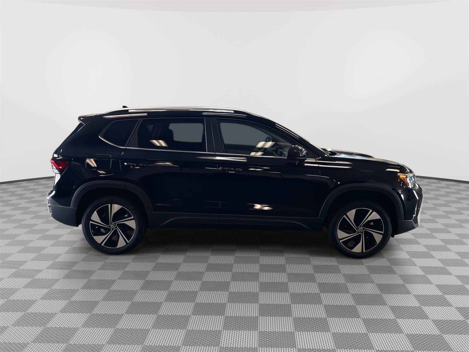 New 2026 Volkswagen Taos SE AWD/4WD image 5
