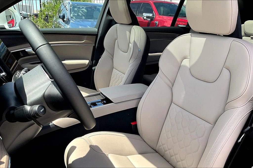 New 2026 Volvo XC90 B6 Plus w/ Protection Package Premier image 23