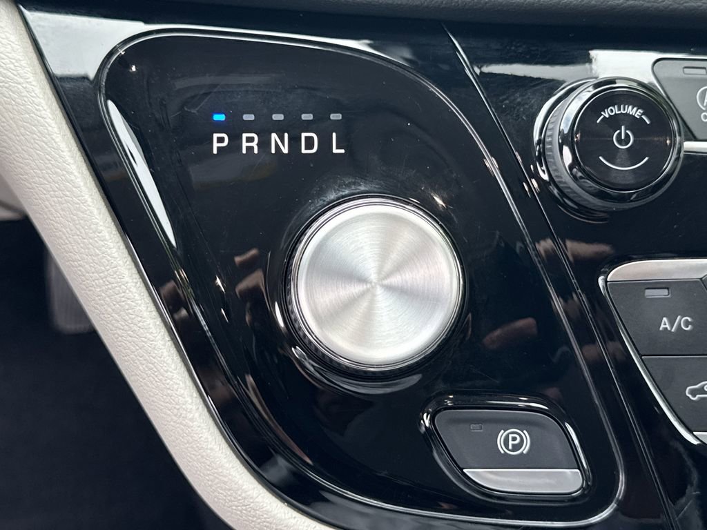 Used 2024 Chrysler Pacifica Touring-L image 30