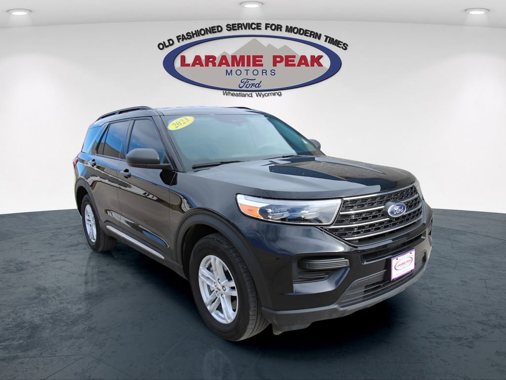 Used 2023 Ford Explorer XLT image 1