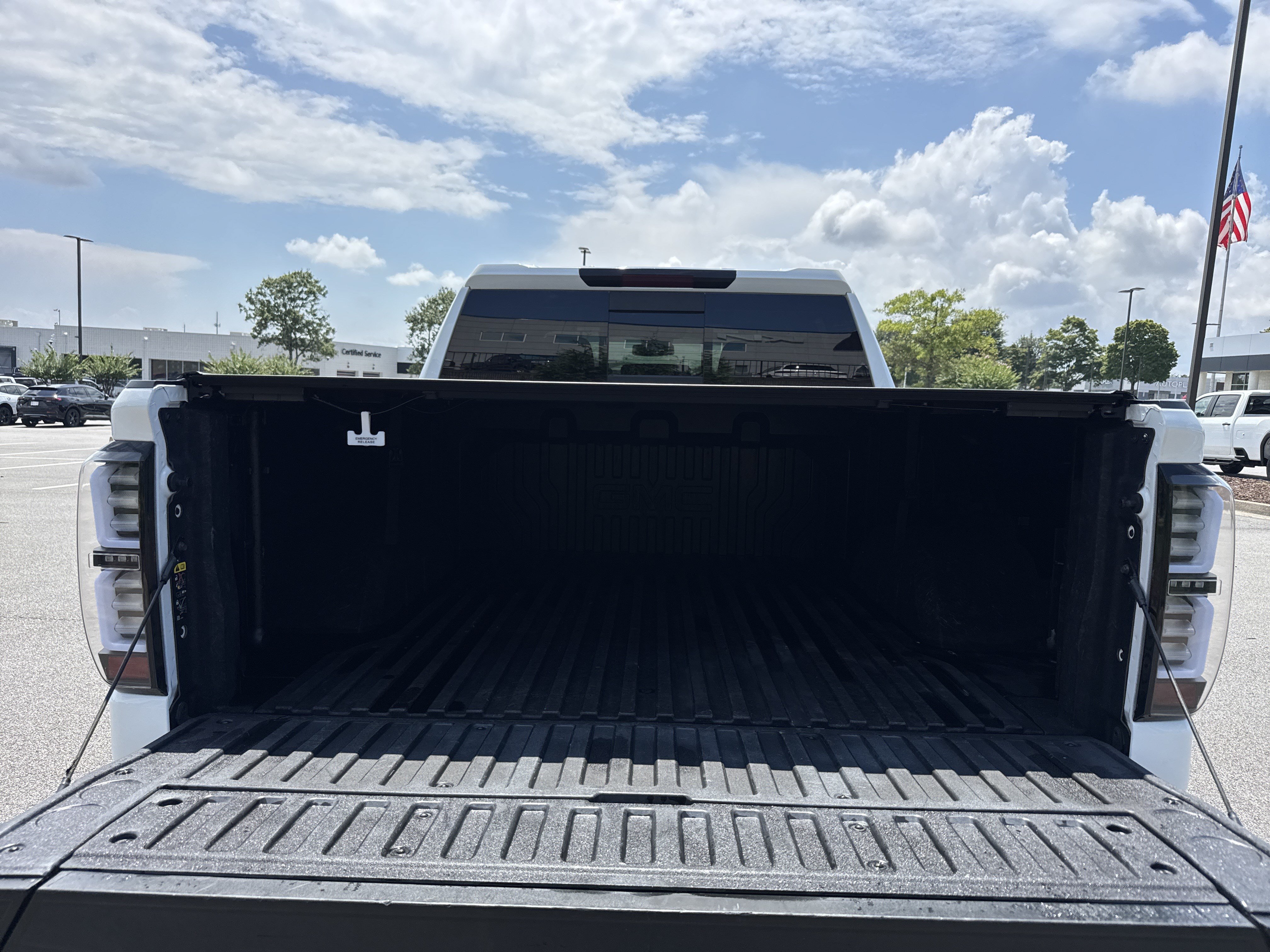 Used 2023 GMC Sierra 1500 AT4 w/ AT4 Premium Package AWD/4WD image 36