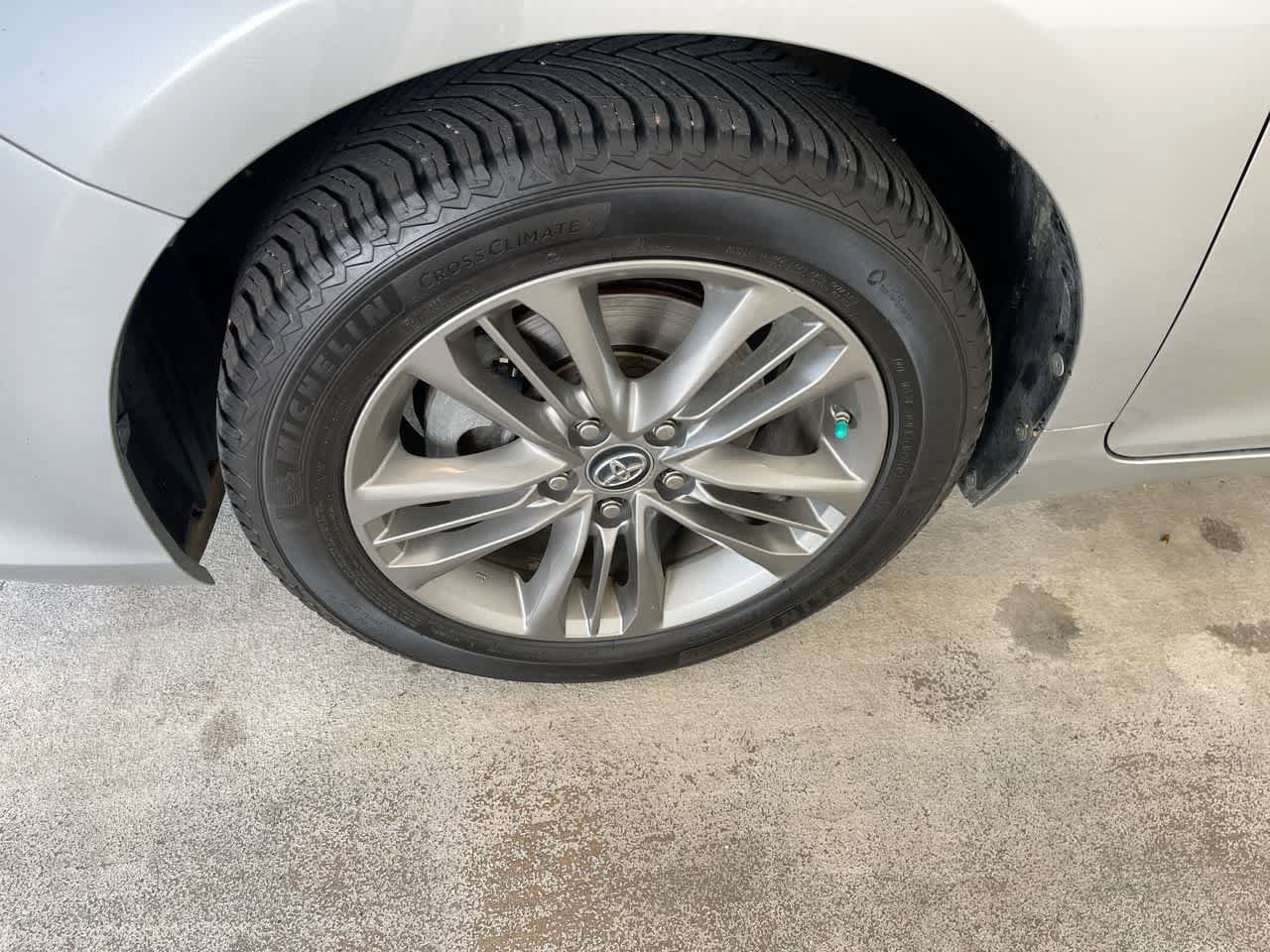 Used 2017 Toyota Camry SE FWD image 19