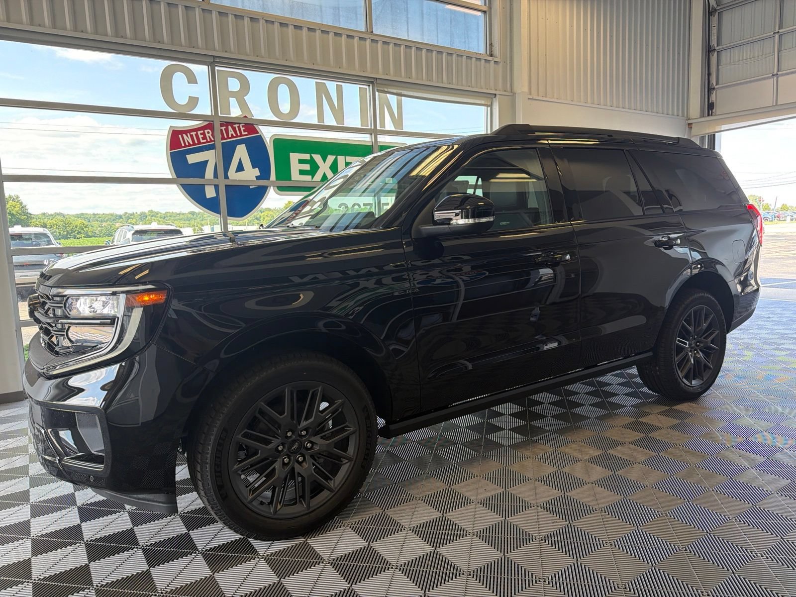 New 2027 Ford Expedition Platinum w/ Stealth Appearance Package AWD/4WD image 3