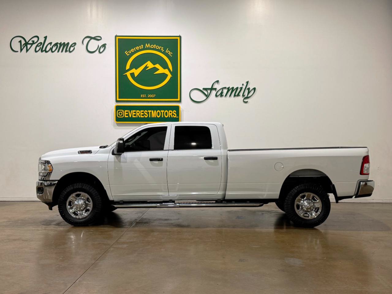 Used 2023 RAM 2500 Tradesman AWD/4WD image 5