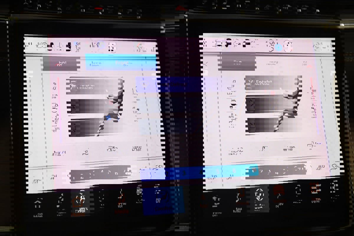 Used 2023 Jeep Grand Cherokee Summit w/ Luxury Tech Group V image 38