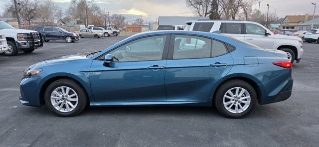 Used 2025 Toyota Camry LE image 4