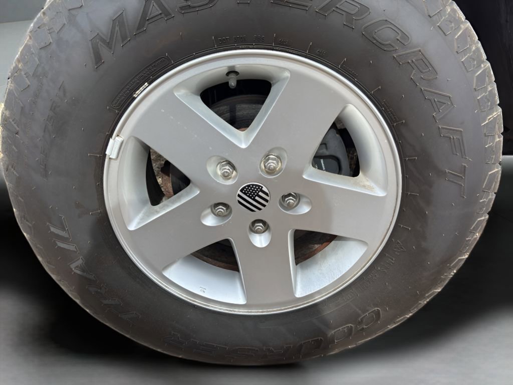 Used 2012 Jeep Wrangler Unlimited Sahara w/ Dual Top Group image 9