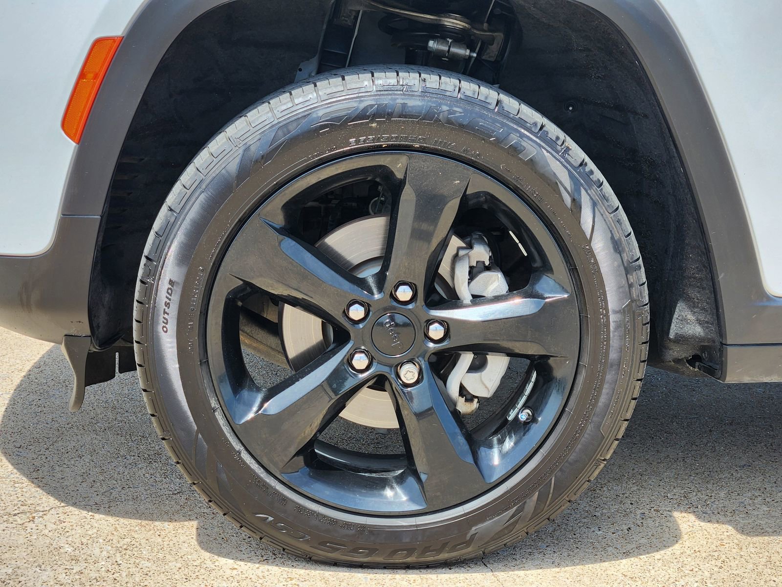 Used 2023 Jeep Grand Cherokee Altitude RWD image 19